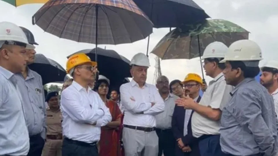 धनबाद: PM के सलाहकार तरुण कपूर का धनबाद दौरा, 500 मीटर नीचे उतरकर देखा मुनीडीह CBM प्रोजेक्ट