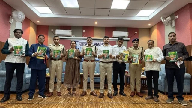 Cyber Crime के खिलाफ धनबाद पुलिस का बड़ा अभियान, 35 लाख लोगों को साइबर धोखाधड़ी से बचाने की पहल