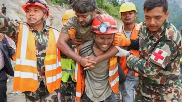 9 दिन बाद ‘चमत्कार’! सुरंग से जिंदा निकले दो मजदूर, अंदर से आवाज सुनकर जागी नई उम्मीद
