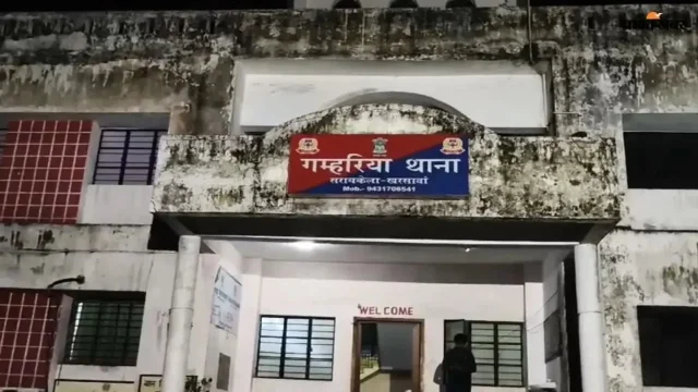 गम्हरिया थाने में महिला से दुष्कर्म, कांस्टेबल गिरफ्तार; थानेदार समेत 4 सस्पेंड