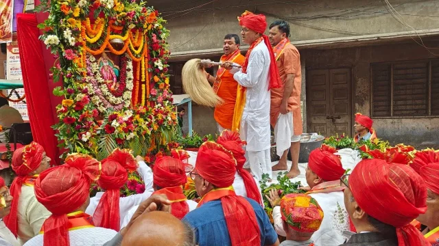धनबाद: झरिया में अग्रसेन जयंती पर निकली भव्य शोभायात्रा, झांकियों ने मोहा मन