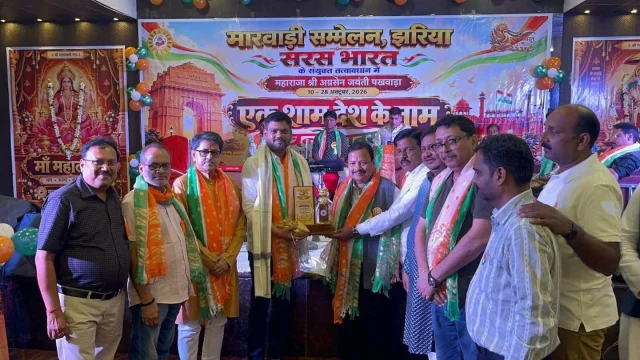 झरिया में ‘डांडिया फिएस्टा’ की धूम, महिलाओं ने डांडिया-धुनुची से बांधा समां