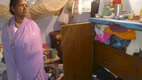 धनबाद: लोयाबाद कनकनी में प्राइवेट टीचर के घर डकैती, पुलिस में कंपलेन करने पर गोली मारने की धमकी