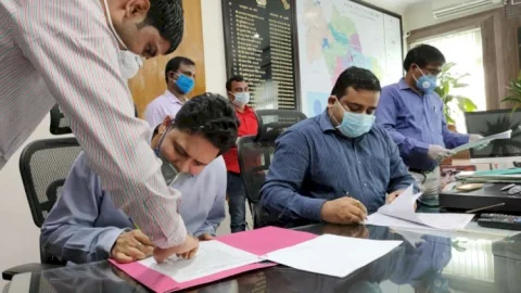 झारखंड: देश के पहले विजुअली चैलेंज्ड आईएएस अफसर राजेश कुमार सिंह ने बोकारो डीसी का पदभार ग्रहण किया