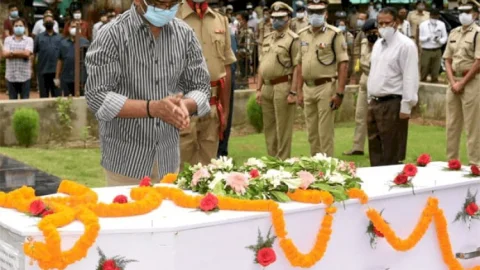 झारखंड: साहिबगंज में शहीद एएसआइ को सीएम हेमंत ने दी श्रद्धांजलि, कहा- गवर्नमेंट शहीद के परिजनों के साथ