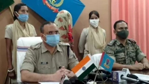 गिरिडीह: SIS के पांच सिक्युरिटी गार्ड की मर्डर में शामिल दो लाख की इनामी महिला नक्सली सुनीता अरेस्ट