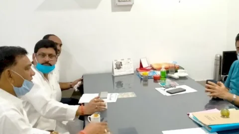 धनबाद: संतोष कुमार सिंह ने कुसुंडा जीएम से की मुलाकात, आउटसोर्सिंग कम्पनी लोकल बेरोजगारों को नियोजन की मांग