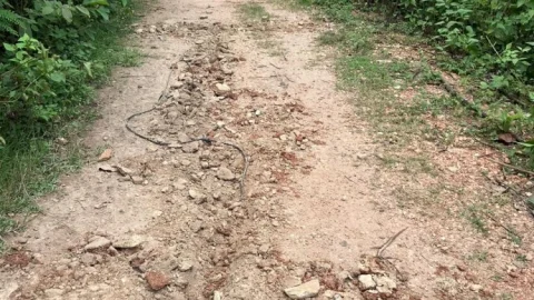 चाईबासा: गोईलकेरा में सुरक्षा बलों को उड़ाने की नक्सलियों की साजिश नाकाम, 11 IED केन बम बरामद