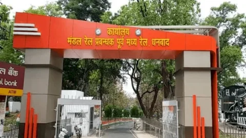 लोको पायलट समेत 3 रेलकर्मी कोरोना संक्रमित, DRM ऑफिस सील, संक्रमण के मामले में तीसरे स्थान पर पहुंचा धनबाद