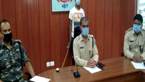 झारखंड: खुंटी में दो लाख का इनामी PLFI एरिया कमांडर दीत नाग अरेस्ट, लोडेड पिस्टल व 11 कारतूस बरामद़