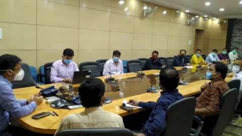 धनबाद:डीसी ने की हॉस्पीटल एवं होटल ऑनरों के साथ बैठक