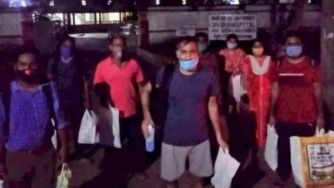 धनबाद:38 लोगों ने कोरोना को दी मात, कोविड-19 हॉस्पीटल से डिस्चार्ज हुए, नौ कंटेनमेंट जोन बने, कर्फ्यू लगा
