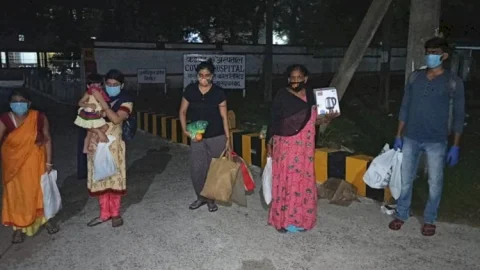 धनबाद: चार महिला सहित 55 लोगों ने कोरोना को हराया,SSLNT हॉस्पीटल  में "राउंड द क्लॉक" ड्यूटी के लिए डॉक्टर एवं नर्स का डिपुटेशन 