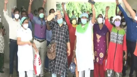 धनबाद: बीसीसीएल सेंट्रल हॉस्पीटल के स्टाफ ने किया कार्य बहिष्कार, डीसी की पहल पर स्ट्राइक समाप्त