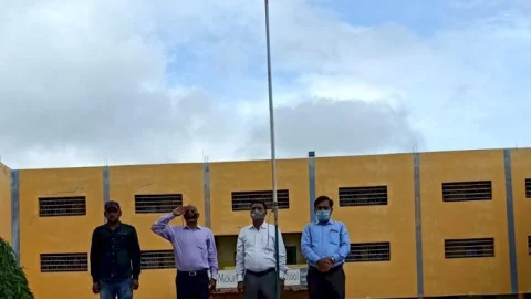   धनबाद:माउंट लिटरा जी स्कूल बौआकला धनबाद में झंडोत्तोलन