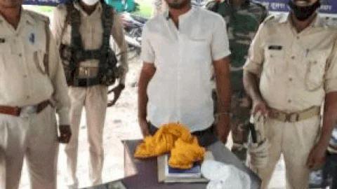 धनबाद: झरिया  पुलिस ने 21 मामलों में आरोपित एक्स वार्ड काउंसलर शैलेंद्र  सिंह अरेस्ट किया, कोरोना पॉजिटिव निकला