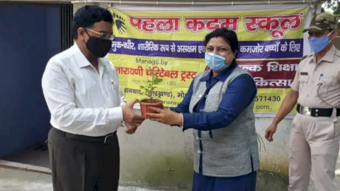 धनबाद:बीसीसीएल डीपी  ने पहला कदम स्कूल में पेपर प्लेट बनाने की मशीन का उद्घाटन किया
