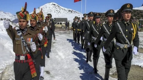 इंडिया ने लद्दाख में बढ़ाई सैनिकों और हथियारों की तैनाती, चीन को मिलेगा मुंहतोड़ जबाव, चीनी घुसपैठ की कोशिश नाकाम 