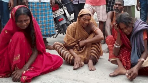 बिहार: नालंदा में  रोड पर खड़े ट्रक से टकराया एंबुलेंस, एक ही फैमिली के चार लोगों की मौत, तीन घायल