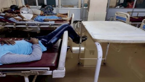धनबाद: कोयलांचल में मूसलधार बारिश, पीएमसीएच के आइसीयू में घुसा पानी, पेसेंट परेशान