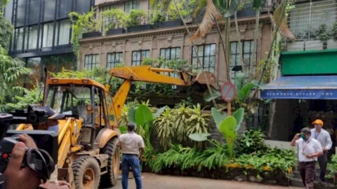 मुंबई: BMC ने कंगना रनाउत के ऑफिस को कुछ पार्ट को तोड़ा, कंगना ने वीडियो जारी कर दी उद्धव ठाकरे को चुनौती (देखें VIDEO)
