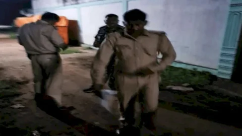 धनबाद: एमएलए ढुलू महतो के करीबी राजेश गुप्ता के निचितपुर घर पर फायरिंग, सीसीटीवी में कैद हुई घटना