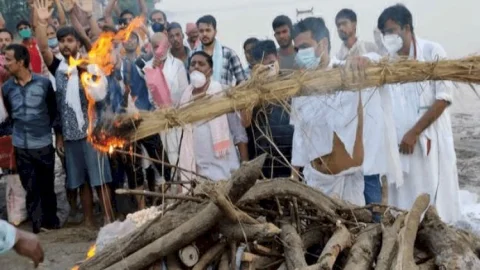 बिहार: एक्स सेंट्रल मिनिस्टर रघुवंश प्रसाद सिंह पंचतत्व में विलीन, छोटे पुत्र ने दी मुखाग्नि, अंतिम यात्रा में उमड़ी भीड़