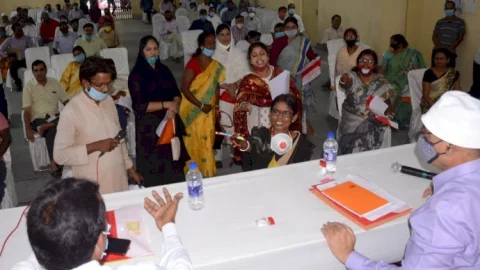 धनबाद: जिला परिषद बोर्ड की बैठक में जमकर हुआ हंगामा,मॉल सहित 19 योजनाएं पास