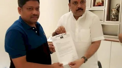 धनबाद: लिट्टीपाड़ा से रांची जाने के क्रम में गोविंदपुर जय टीएमटी पहुंचे एमएलए दिनेश मरांडी 