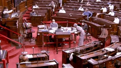 नई दिल्ली: Parliament Monsoon Session: भारी हंगामे के बीच  राज्यसभा में कृषि बिल ध्वनि मत से पास