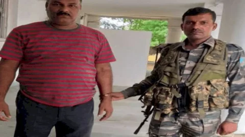 पलामू में ACB ने ASI को छह हजार घूस लेते दबोचा, आरोपी संतोष कुमार धनबाद करमाटांड़ का है रहने वाला