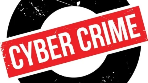 अहमदाबाद जिला जज के बेटे के बैंक अकाउंट से 10.95 लाख उड़ाने वाले तीन साइबर क्रिमिनल गिरिडीह से अरेस्ट