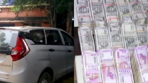 धनबाद: गया से पश्चिम बंगाल जा रहे चार लोगों को 91 लाख रुपये व रिवाल्वर के साथ इनकम टैक्स डिपार्टमेंट ने पकड़ा