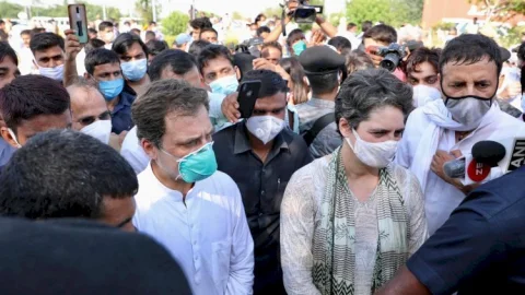 UP: हाथरस जाने के दौरान  हंगामा मामला में प्रशासन एक्शन में,राहुल व प्रियंका गांधी समेत 203 के खिलाफ FIR