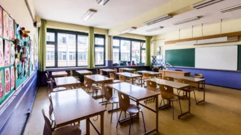 नई दिल्ली: 15 अक्टूबर से कंटेनमेंट जोन के बाहर खुलेंगे स्कूल, कॉलेज, एजुकेशन मिनिस्टरी ने जारी की गाइडलाइन