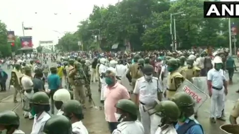 पश्चिम बंगाल: कोलकाता में ममता गवर्नमेंट के खिलाफ सड़कों पर उतरे BJP वर्कर,लाठीचार्ज, आंसू गैस के गोले छोड़े, पत्थरबाजी