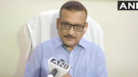 Bihar: इमोशनल हुए Ex DGP गुप्तेश्वर पांडेय, कहा- किसी को ठगते नहीं CM नीतीश, राजनीति में मजबूरियां होती हैं, पर मैं NDA के साथ