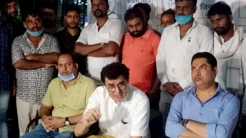 धनबाद: कांग्रेस में वापसी होने पर  डा अजय कुमार पहुंचे कोयला राजधानी, रणविजय सिंह व  अन्य नेताओं ने किया स्वागत