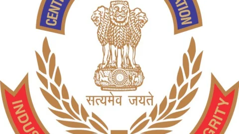 गिरिडीह में CBI का बड़ा एक्शन: 50 हजार घूस लेते CGST कमिश्नर और इंस्पेक्टर गिरफ्तार, जमशेदपुर-नालंदा तक रेड