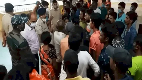 धनबाद: PMCH में प्रेगनेंट महिला की मौत,परिजनों ने किया हंगामा, डॉक्टर पर इलाज में लापरवाही का आरोप