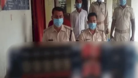 धनबाद: बिहार ले जाई जा रही सात पेटी शराब गोविंदपुर में जब्त, बोलेरो ड्राइवर अरेस्ट