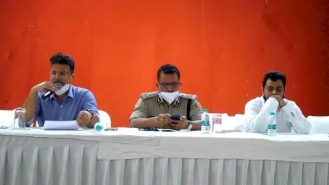 धनबाद:दुर्गोत्सव में प्रतिमा विसर्जन के लिए जुलूस की नहीं मिलेगी अनुमति, जिला स्तरीय शांति समिति की बैठक संपन्न