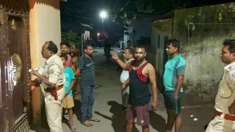 धनबाद: लोयाबाद एकड़ा में बमबाजी व फायरिंग,एमएलए ढुल्लू के दो समर्थकों के घर हमला
