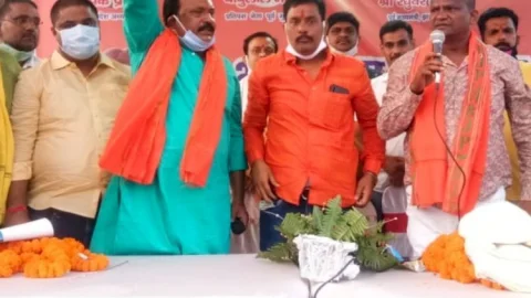 धनबाद: बाघमारा को अशांत करने वालों को चिह्नित करे प्रशासन, गोली बम व माफिया की बदौलत नही चलेगी आउटसोर्सिंग: ढुल्लू