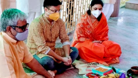 धनबाद: डीसी ने धर्मपत्नी के साथ की मां दुर्गा की पूजा अर्चना, जिलावासियों के सुख समृद्धि की कामना की 