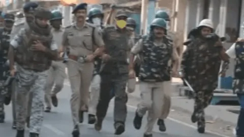 बिहार:  मुंगेर रचना पाटिल को डीएम व मानवजीत सिंह ढिल्लो को एसपी की कमान, डीआइजी के लीडरशीप में निकला फ्लैग मार्च