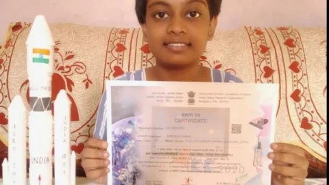 धनबाद: डीसी ने दिया सुब्रोनीता कुमारी को सम्मानित करने का निर्देश,इसरो साइबरस्पेस कंपीटीशन में मिला है ऑल इंडिया मेरिट रैंक में फस्ट 
