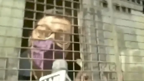 मुंबई पुलिस ने रिपब्लिक टीवी के एडिटर-इन-चीफ अर्नब गोस्वामी को किया अरेस्ट, बोले- मुझे पुलिस ने मारा ,देशभर में व्यापक विरोध