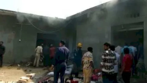 गुजरात: अहमदाबाद के टेक्सैटाइल गोदाम लगी भीषण आग, नौ की मौत, मलबे में कई लोगों के दबे होने की आशंका