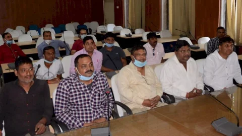 Dhanbad news: इलिगल बालू लदे पांच वाहन जब्त, जिला परिषद  बंदोबस्ती में हंगामा, डीएवी का स्टूडेंट साहिल शर्मा का एनडीए में सलेक्शन, करंट से मौत